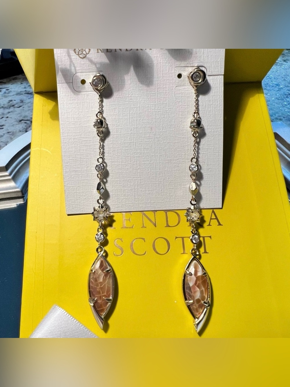 NWOT Kendra Scott Rare & Retired Lane Earrings Brown  Pearl & Yellow Gold GORG!